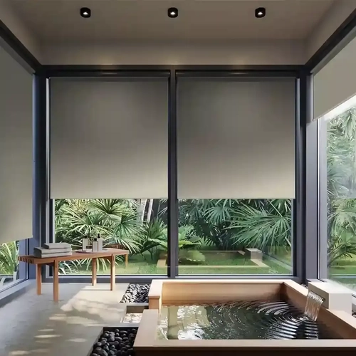 Heat-reducing sunscreen blinds in Dubai villa