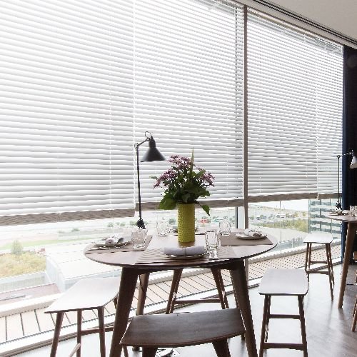 Wood venetian blinds install in Dubai restaurant